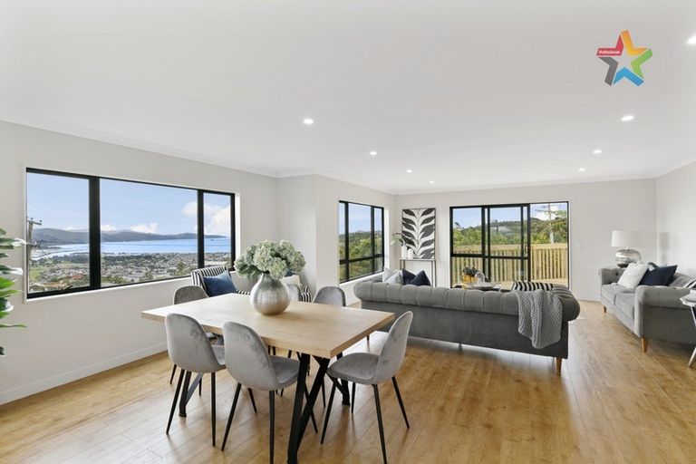 Photo of property in 6 Poto Road, Normandale, Lower Hutt, 5010