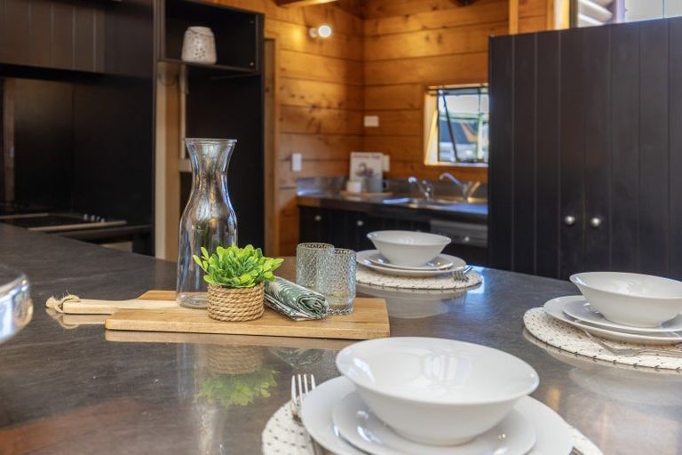 Photo of property in 102a Seaview Road, Paraparaumu Beach, Paraparaumu, 5032