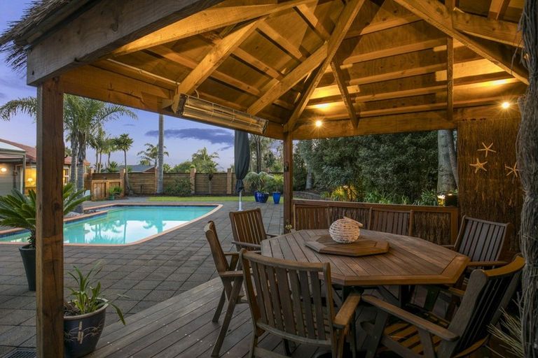 Photo of property in 14 Waipuia Place, Greenhithe, Auckland, 0632