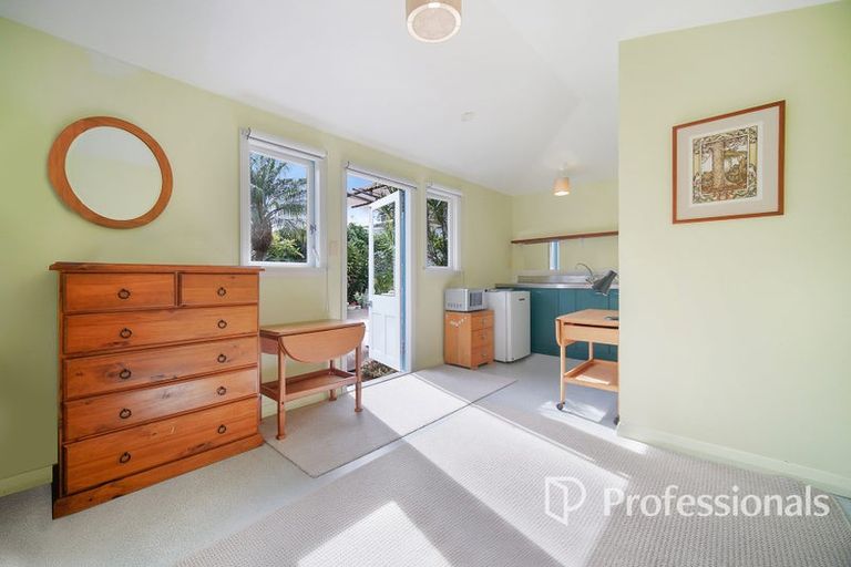 Photo of property in 42 Tui Street, Point Chevalier, Auckland, 1022
