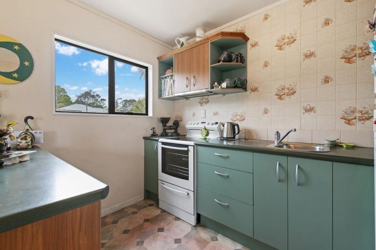 Photo of property in 11a John Road, Stanmore Bay, Whangaparaoa, 0932