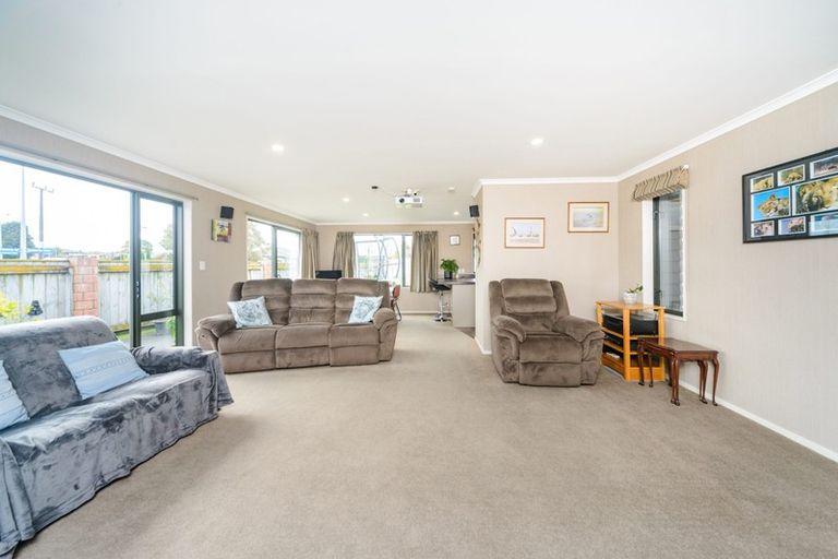 Photo of property in 8 Angelina Way, Kelvin Grove, Palmerston North, 4414