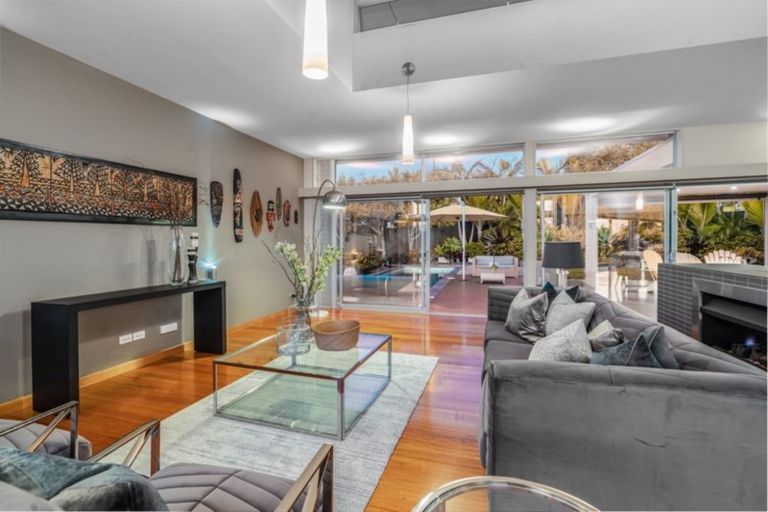 Photo of property in 21 Schopolo Place, Schnapper Rock, Auckland, 0632