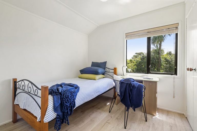 Photo of property in 22 Hebe Place, Birkenhead, Auckland, 0626