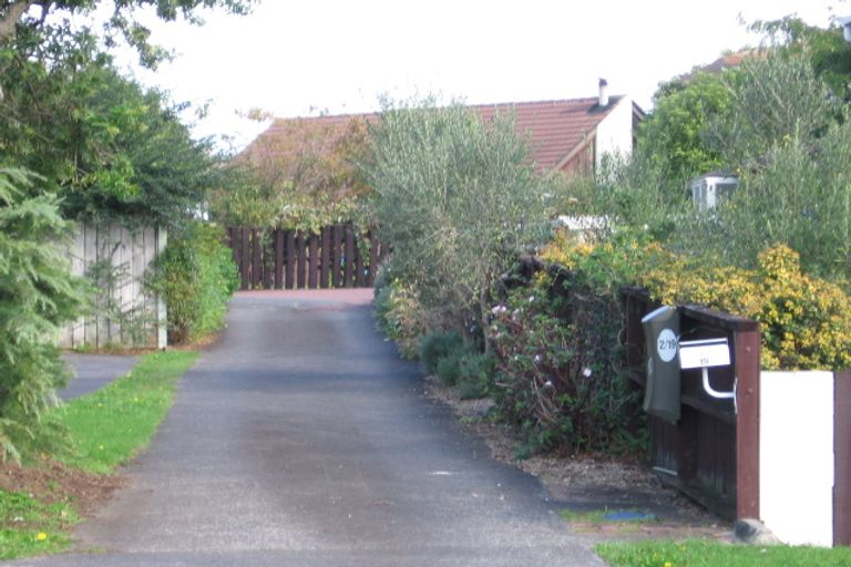 Photo of property in 1/19 Butley Drive, Farm Cove, Auckland, 2012