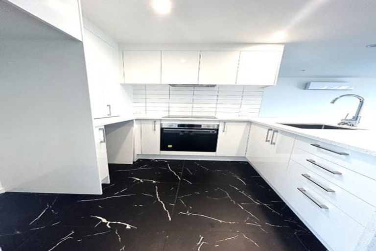 Photo of property in 4/764 Beach Road, Browns Bay, Auckland, 0630