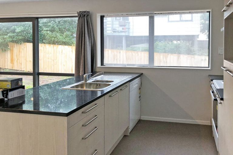 Photo of property in 121 Flanshaw Road, Te Atatu South, Auckland, 0610