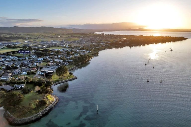 Photo of property in 5 Aarts Place, One Tree Point, 0118