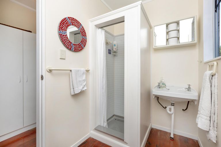 Photo of property in 4 Robertson Street, Raglan, 3225