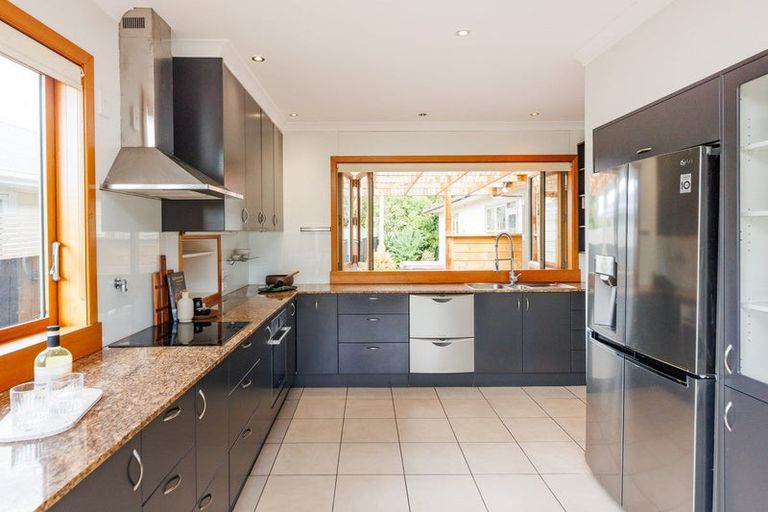 Photo of property in 38 Winston Avenue, Hokowhitu, Palmerston North, 4410