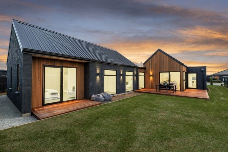 Photo of property in 17 Little Gem Road, Hornby, Christchurch, 8025