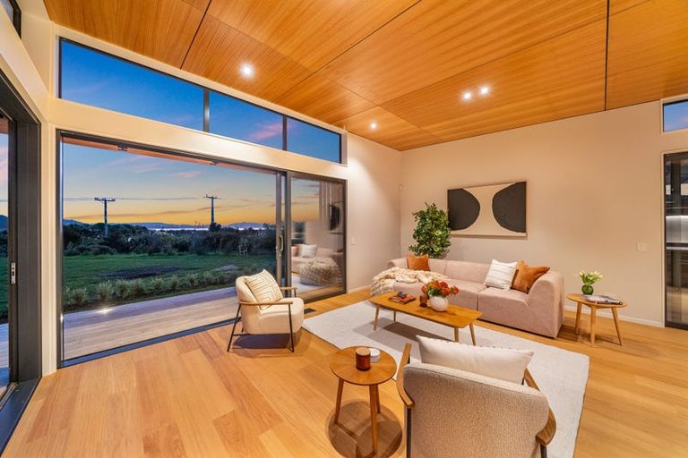 Photo of property in 43 Paekakariki Hill Road, Pauatahanui, Porirua, 5381