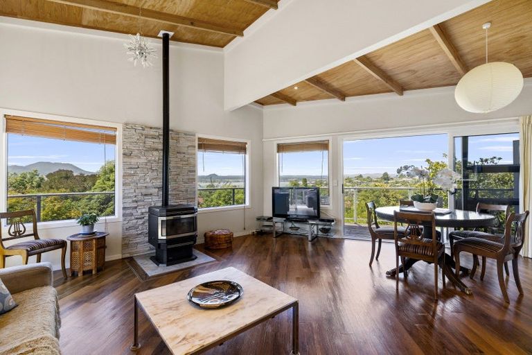 Photo of property in 22 Reeves Road, Acacia Bay, Taupo, 3330