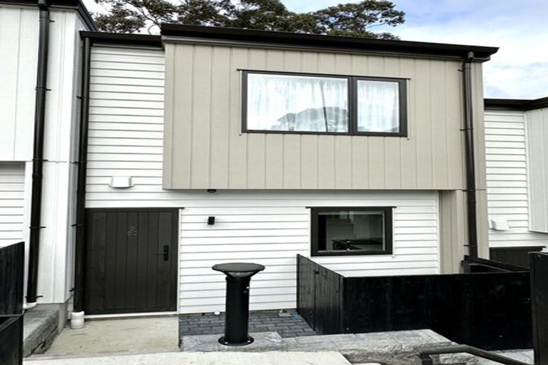 Photo of property in 6/60 Kemp Road, Massey, Auckland, 0614