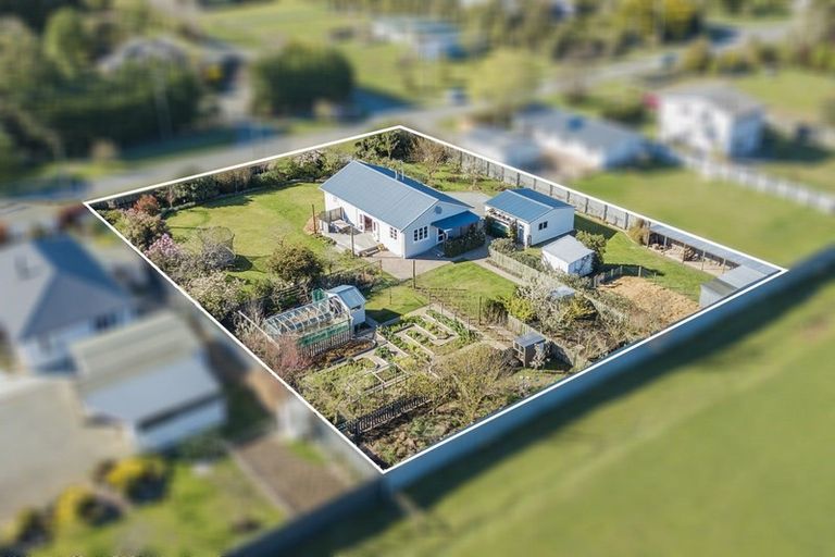 Photo of property in 27 Courtenay Road, Kirwee, Darfield, 7571