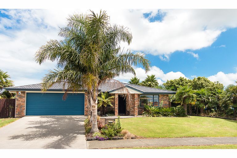 Photo of property in 46 Riverside Drive, Waiuku, 2123