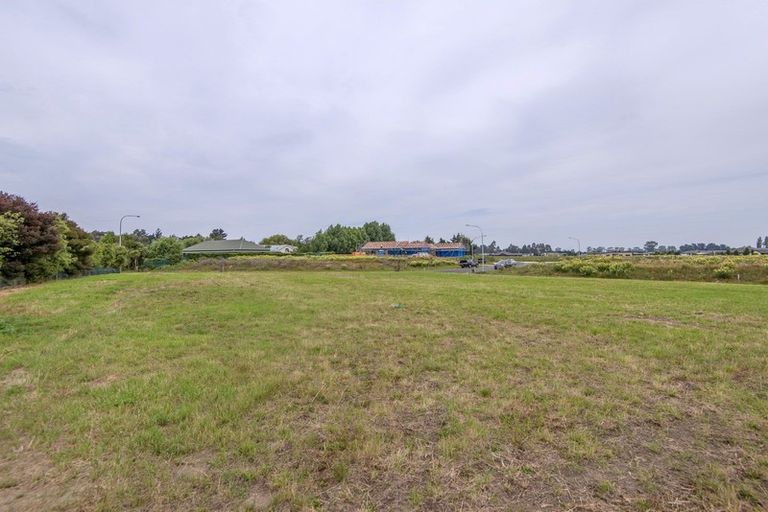 Photo of property in 76 Queens Avenue, Waikuku Beach, 7402