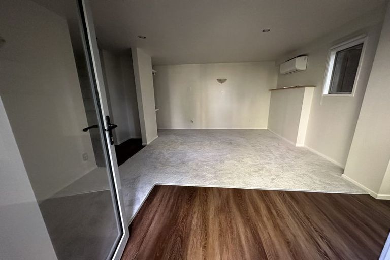 Photo of property in 77e Colwill Road, Massey, Auckland, 0614