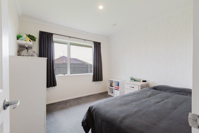 Photo of property in 4 Lourie Way, Fitzherbert, Palmerston North, 4410