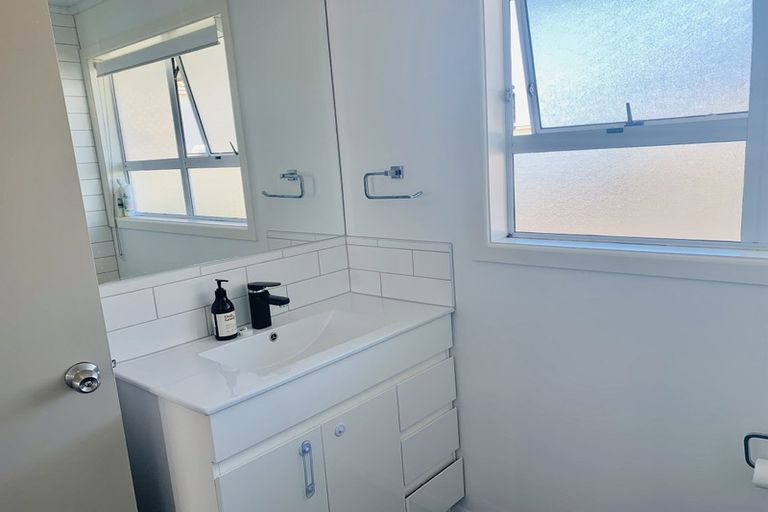 Photo of property in 120 Mountain Road, Mangere Bridge, Auckland, 2022