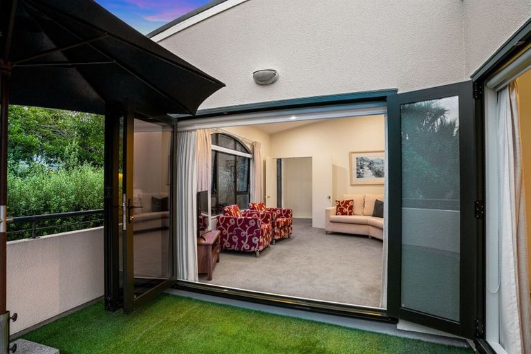 Photo of property in 59a Ravenwood Drive, Forrest Hill, Auckland, 0620