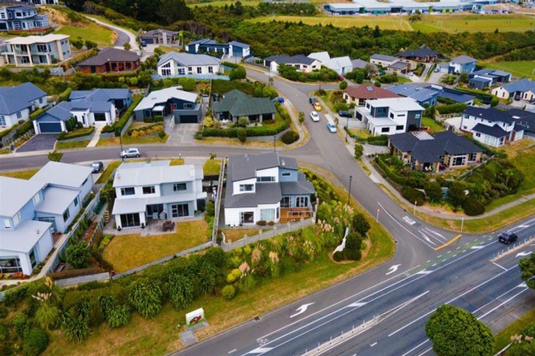 Photo of property in 1 Hollyford Place, Aotea, Porirua, 5024