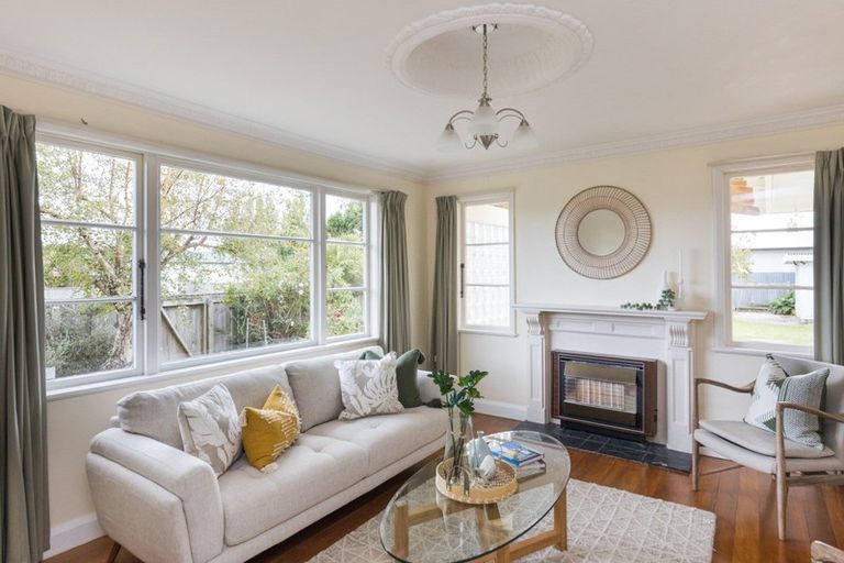 Photo of property in 2 Norwich Place, Awapuni, Palmerston North, 4412