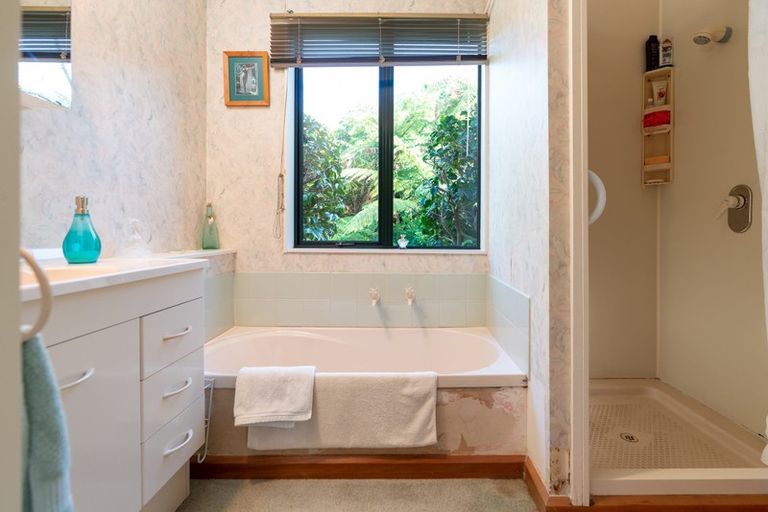 Photo of property in 42 Guildford Drive, Paraparaumu, 5032