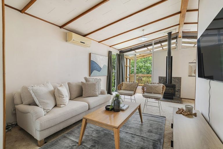 Photo of property in 5 Papa Place, Birkdale, Auckland, 0626