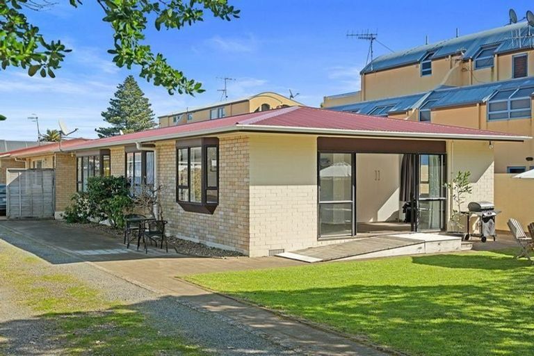 Photo of property in 22 Maunganui Road, Mount Maunganui, 3116