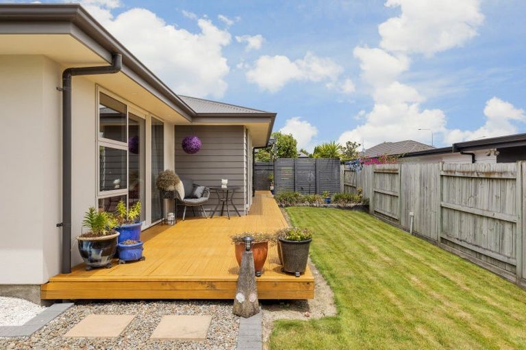 Photo of property in 11 Monaco Grove, Fitzherbert, Palmerston North, 4410