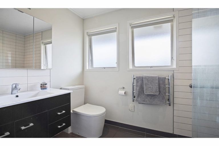 Photo of property in 38 Hamilton Drive, Waiuku, 2123