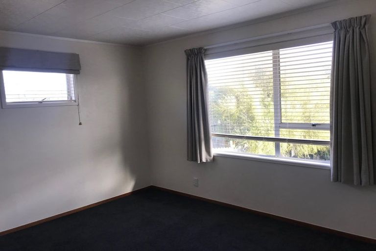 Photo of property in 1/15 Glastron Place, Bayview, Auckland, 0629