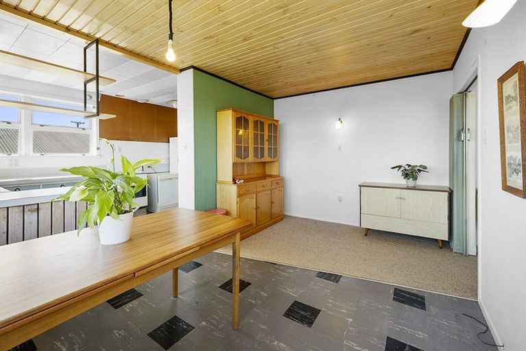 Photo of property in 86 Fulford Street, New Plymouth, 4310