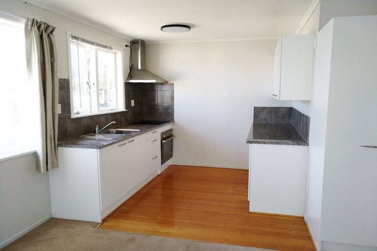 Photo of property in 20a Roberts Road, Te Atatu South, Auckland, 0610
