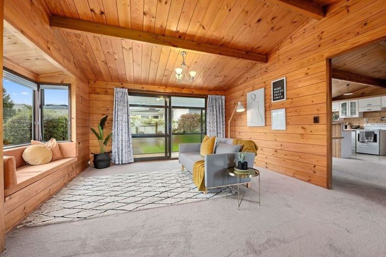 Photo of property in 10 Roband Crescent, Brown Owl, Upper Hutt, 5018