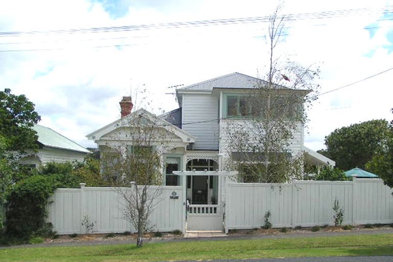 Photo of property in 8 Waimana Avenue, Northcote Point, Auckland, 0627