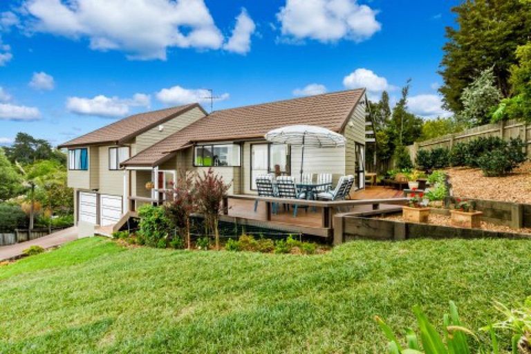 Photo of property in 9 Cairnbrae Court, Northcross, Auckland, 0632