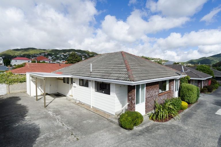 Photo of property in 27 Parkvale Road, Karori, Wellington, 6012