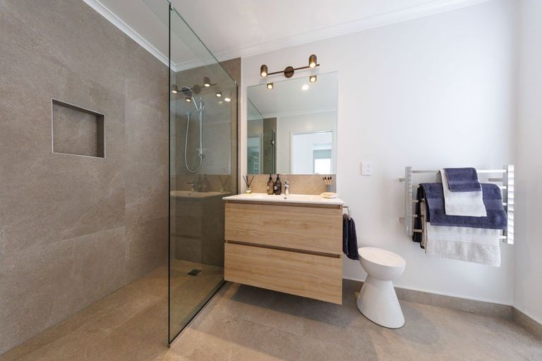 Photo of property in 14 Beveridge Road, One Tree Point, 0118