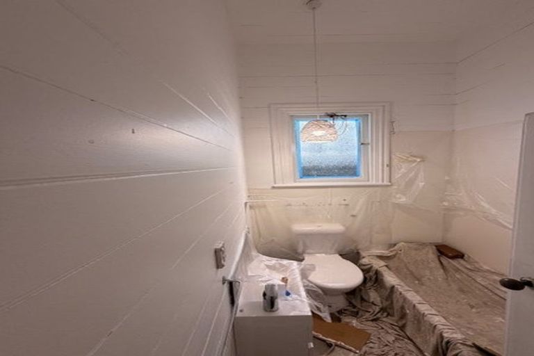 Photo of property in 60 Kelburn Parade, Kelburn, Wellington, 6012