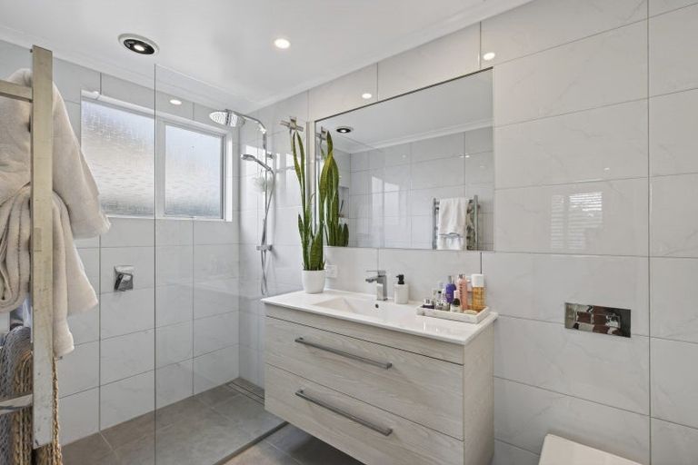 Photo of property in 25 Nevada Drive, Merrilands, New Plymouth, 4312