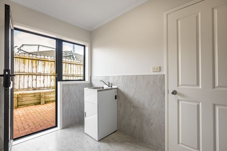 Photo of property in 13 Attymon Lane, East Tamaki, Auckland, 2016