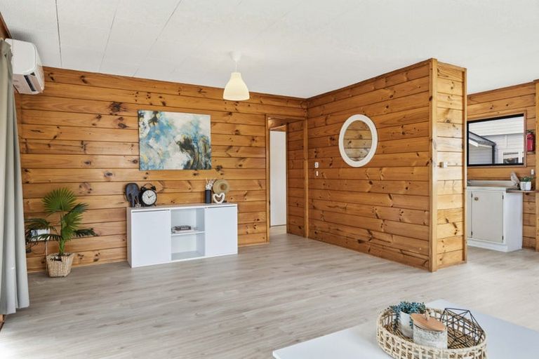 Photo of property in 50 Gatman Street, Birkdale, Auckland, 0626