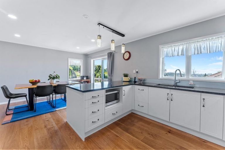 Photo of property in 18 Murano Place, Chatswood, Auckland, 0626