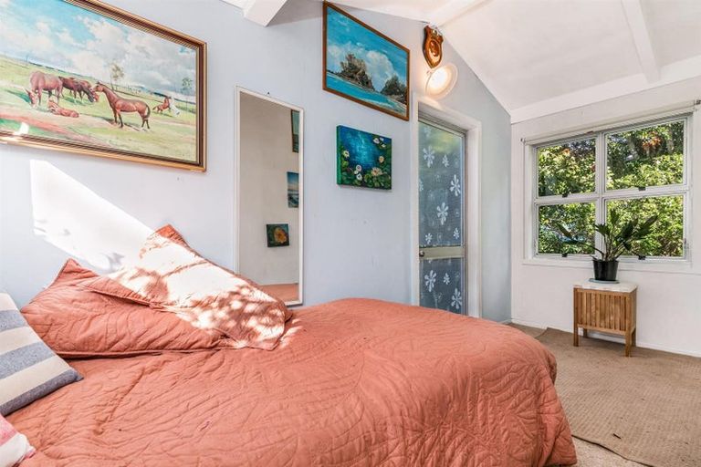 Photo of property in 11 Orere Point Road, Orere Point, Papakura, 2585