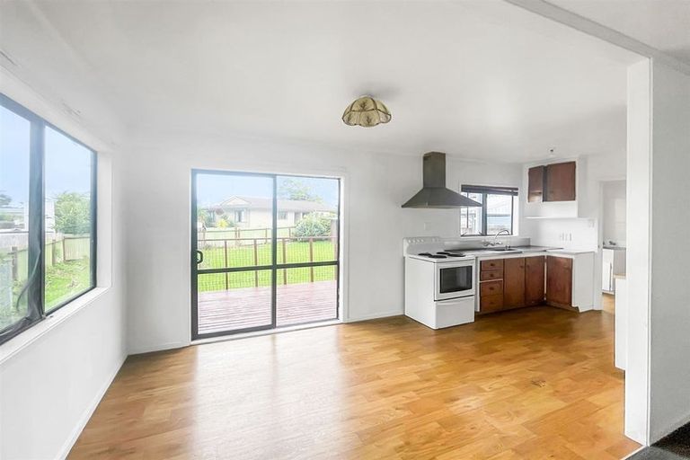 Photo of property in 16 Armada Drive, Ranui, Auckland, 0612