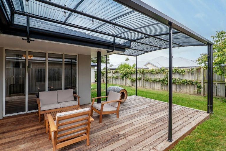 Photo of property in 22 Pemberton Drive, Darfield, 7510