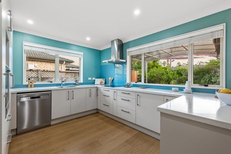 Photo of property in 16 Semillon Avenue, Henderson, Auckland, 0612