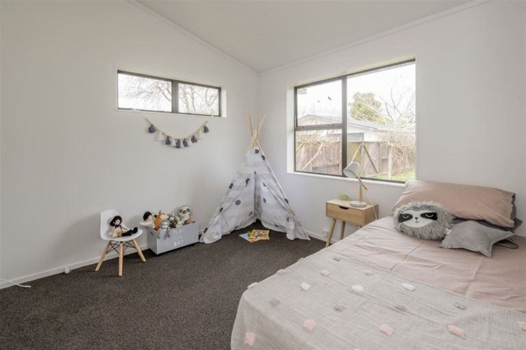 Photo of property in 6 Highbury Drive, Levin, 5510